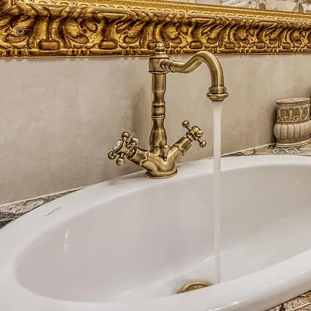 Royal Garden - Happy Apartment Skofja Loka