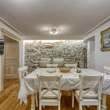 Royal Garden - Happy Appartement