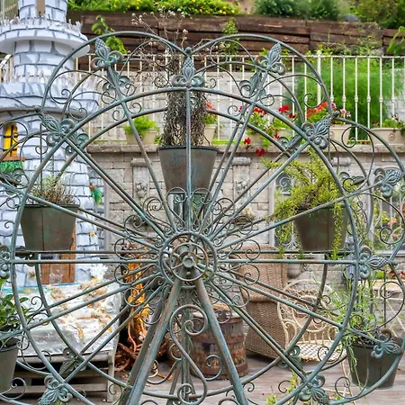 Royal Garden - Happy Apartment Skofja Loka