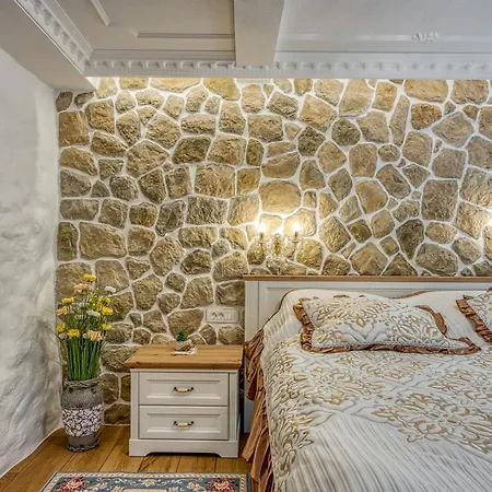 Royal Garden - Happy Apartment Skofja Loka
