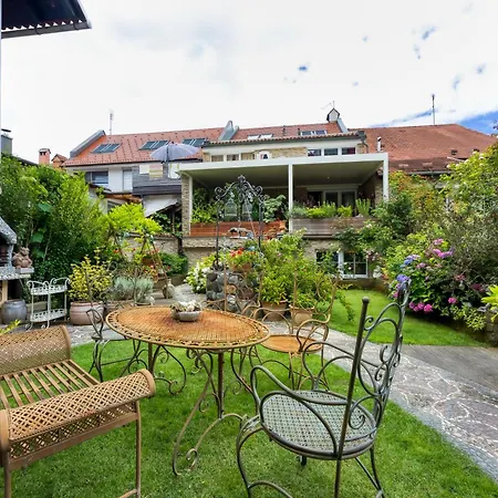 Royal Garden - Happy Apartment Skofja Loka