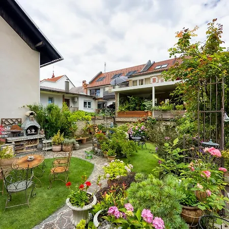 Apartment Royal Garden - Happy Skofja Loka